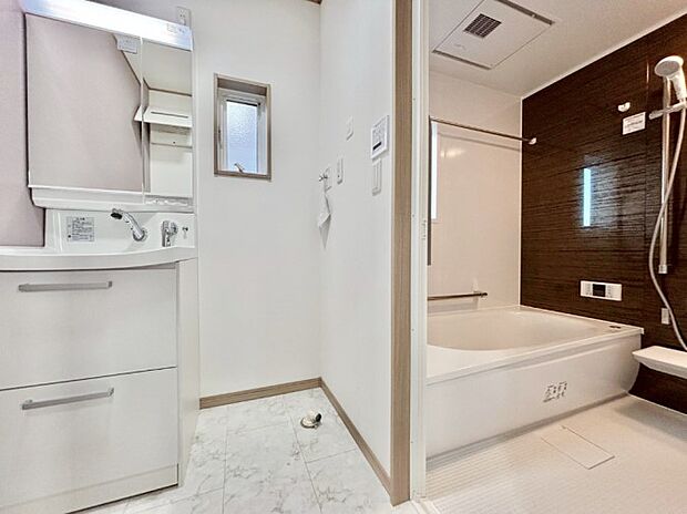 身支度もスムーズにおこなえる脱衣場。