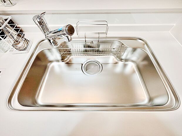 広々としたシンクでお料理やお皿洗いもラクラク快適に!