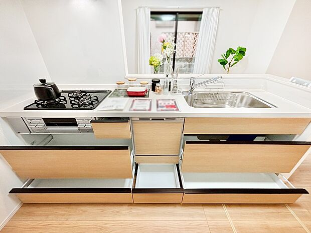 使いやすさを優先したスライド式収納タイプ!