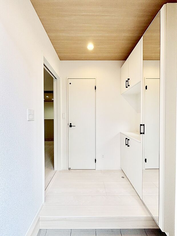 家族の帰宅やお客様をあたたかく迎える玄関