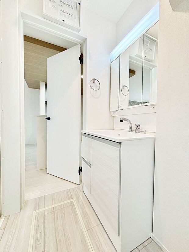 キッチンとの動線を考慮した水廻り集中設計で忙しい時間の家事もラクラク