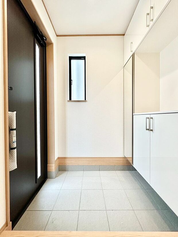 飾り棚を利用して、お越しいただくお客様をおもてなしできます。　