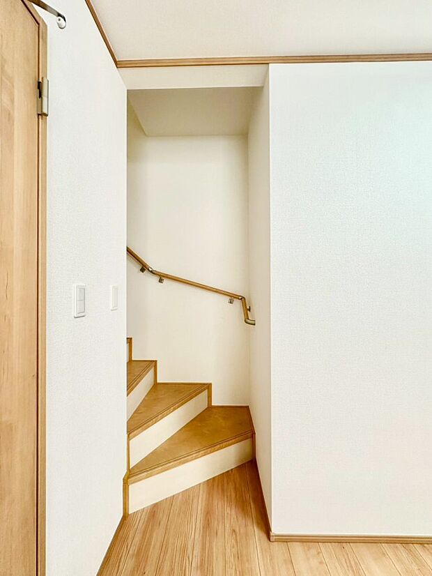 安全性を考慮し階段には手すりを設置しています　