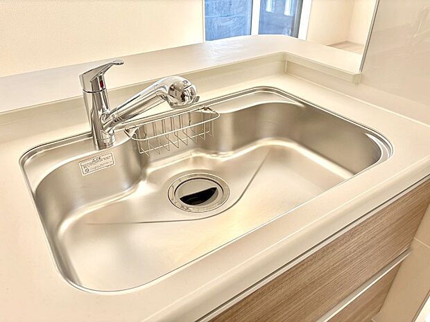 広々としたシンクでお料理やお皿洗いもラクラク快適に！