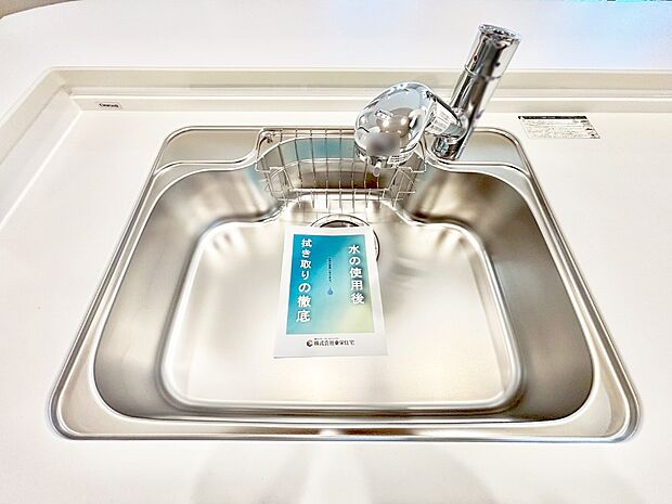 広々としたシンクでお料理やお皿洗いもラクラク快適に！