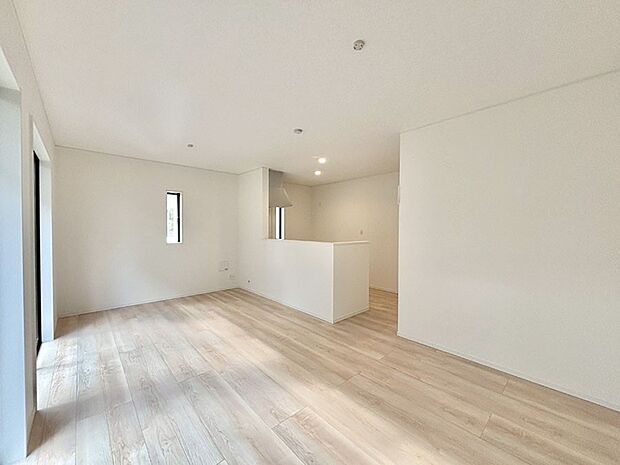 落ち着いた雰囲気のLDKは家族みんなの快適空間