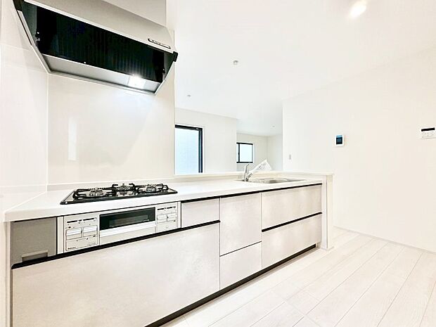 広々とした使い勝手の良いキッチンで日々のお料理も楽しくなりそう