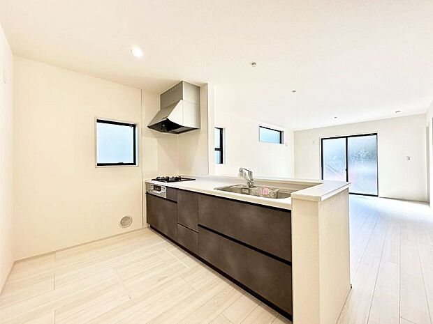 料理をしながらご家族との会話を楽しめる対面カウンターキッチン