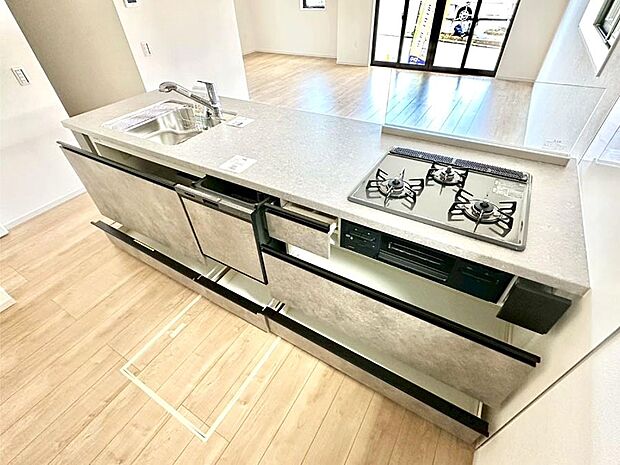 使いやすさを優先したスライド式収納タイプ!