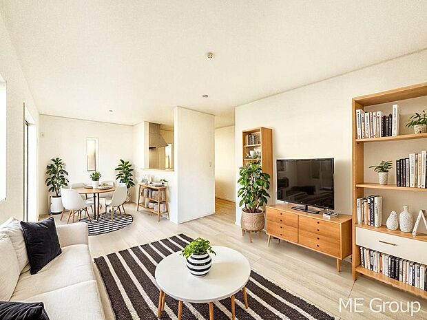 落ち着いた雰囲気のLDKは家族みんなの快適空間※家具はCGです