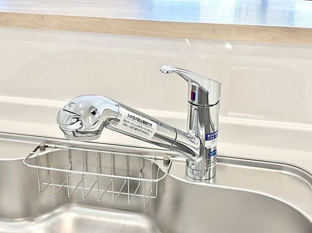 いつでも清潔なおいしいお水を。一つの水栓で水道水と浄水を使い分け。