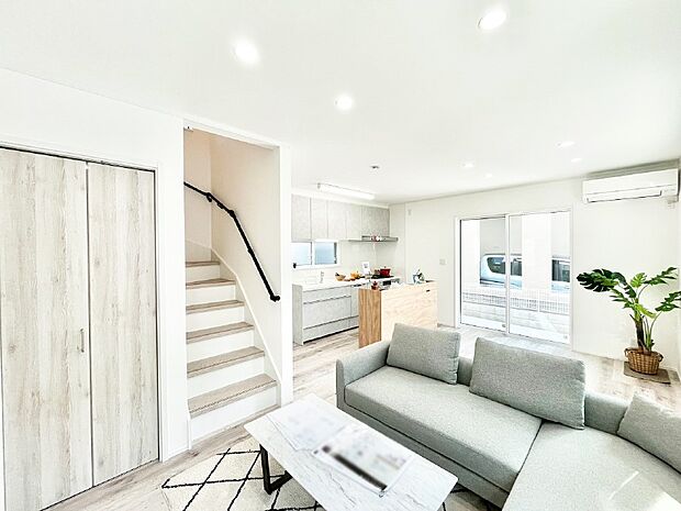 ご家族間のコミュニケーションが深まり、デザインもオシャレなリビングイン階段仕様。