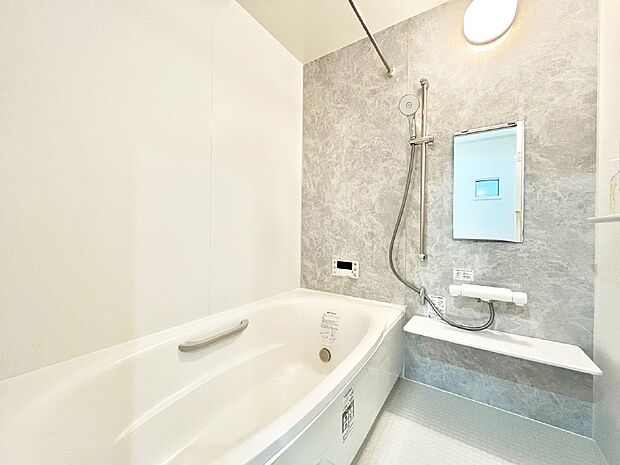 落ち着いた雰囲気でゆっくり寛げるバスルーム