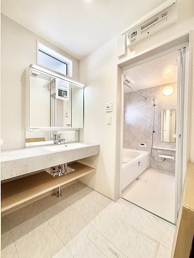 清潔感のある快適空間です。毎日の身支度も気持ち良くお使い頂けます。 