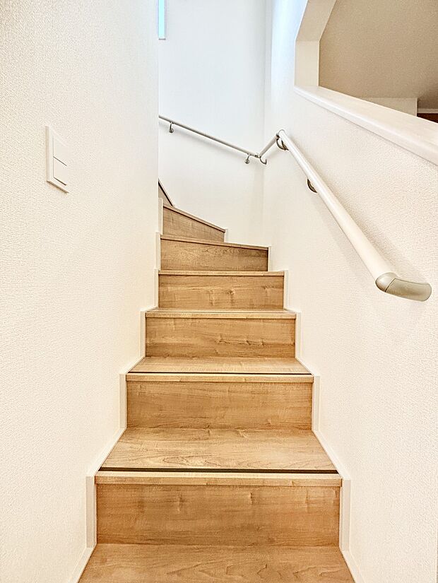 安全性を考慮し階段には手すりを設置しています
