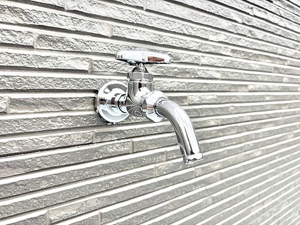バルコニー水栓があればお掃除も楽々です。