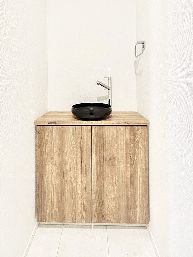 2階にセカンド洗面台を設けました。こまめに手洗いが可能です。