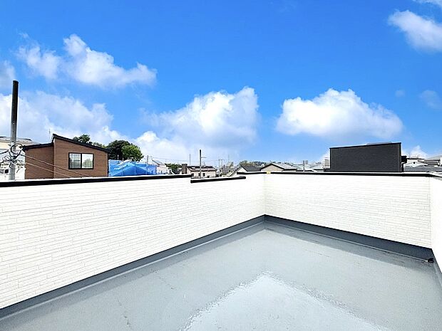 ゆったりバルコニーだから沢山お洗濯ものを干せます。