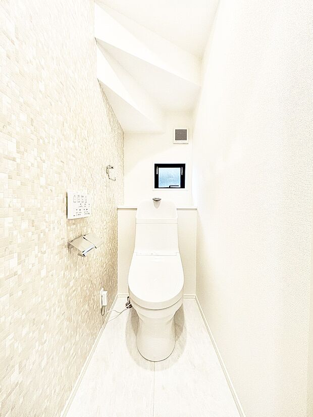 明るく清潔感のあるトイレです。