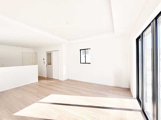 家族の笑顔が自然と生まれてくる、そんな雰囲気のダイニングに仕上がっています。