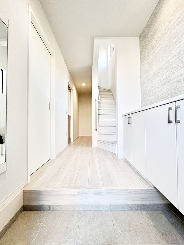 家族の帰宅やお客様をあたたかく迎える玄関