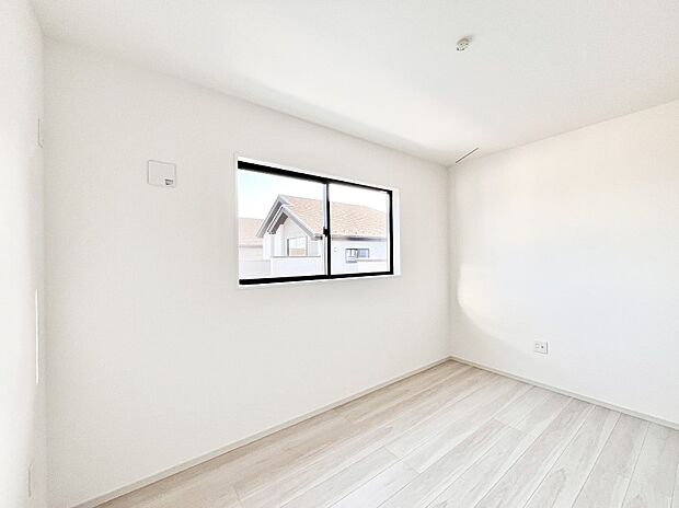 窓からのやさしい光が心地よいプライベートルーム