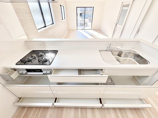 使いやすさを優先したスライド式収納タイプ!