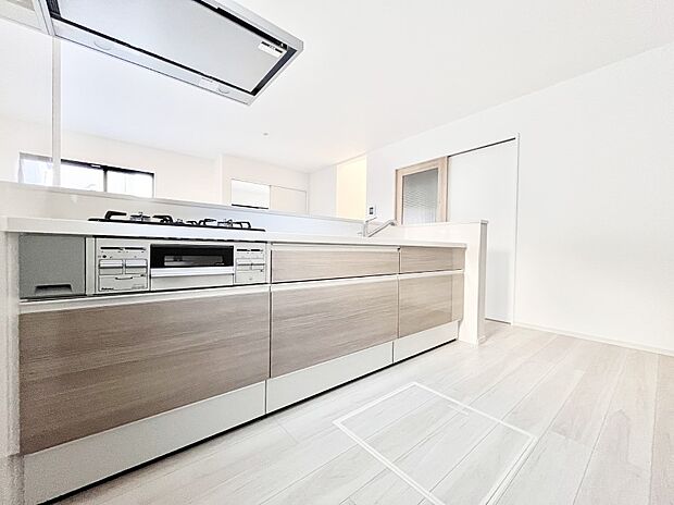 広々とした使い勝手の良いキッチンで日々のお料理も楽しくなりそう