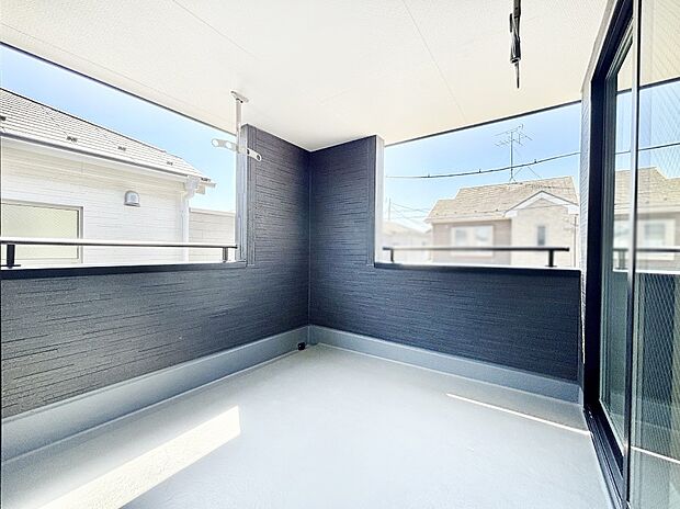 急なお天気の変化にも安心なインナーバルコニー