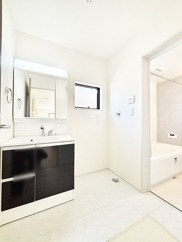 清潔感のある快適空間です。毎日の身支度も気持ち良くお使い頂けます。 