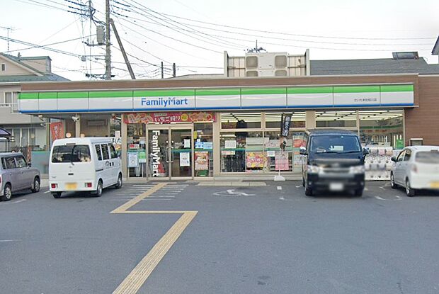 コンビニ 500m ファミリーマートさいたま佐知川店