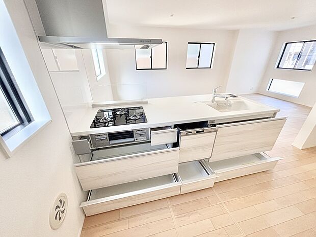 使いやすさを優先したスライド式収納タイプ！