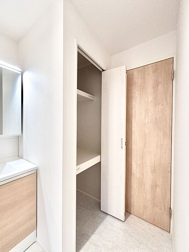 便利なリネン庫で、スッキリした使いやすい洗面室に  