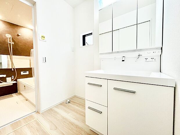 清潔感のある快適空間です。毎日の身支度も気持ち良くお使い頂けます。