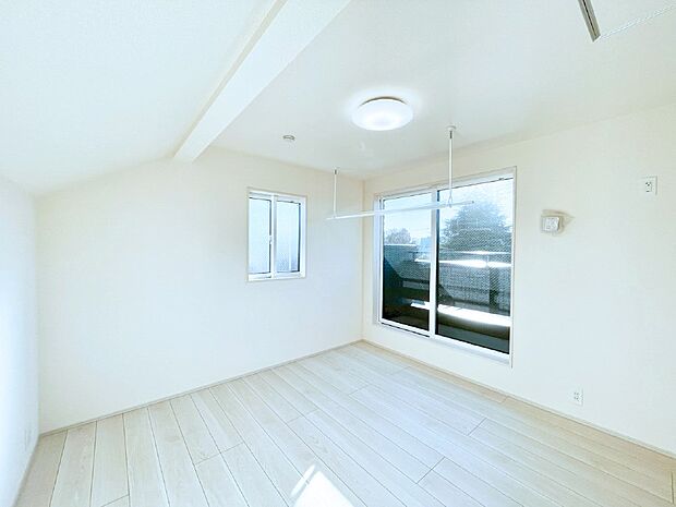 2面採光なので、明るく風通しも良く心地良い生活が送れます。