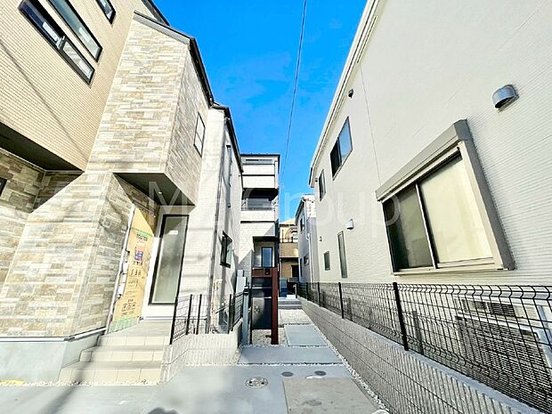 洗練された外観、上質な住空間が広がる室内は永く安心して過ごせる住居です。