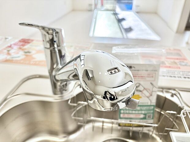 いつでも清潔なおいしいお水を。一つの水栓で水道水と浄水を使い分け。