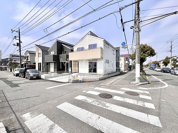 前面道路はきちんと整備されています