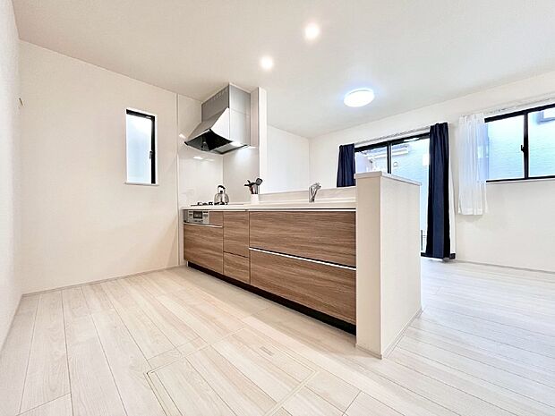 ゆとりあるキッチンスペースでお料理や食後の後片付けもスムーズに！