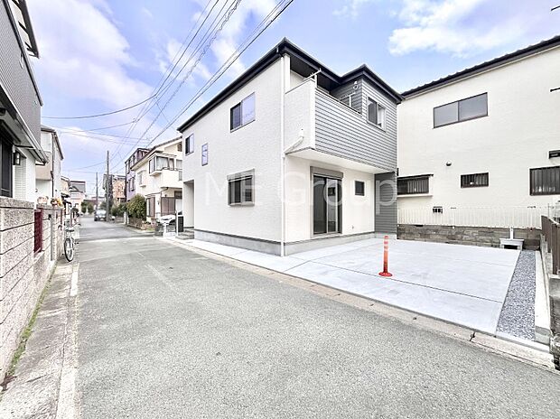 前面道路はきちんと整備されています  