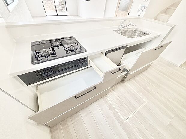 使いやすさを優先したスライド式収納タイプ!