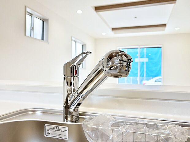 いつでも清潔なおいしいお水を。一つの水栓で水道水と浄水を使い分け。
