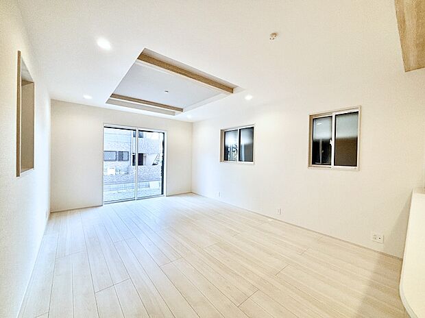 日当たりの良いリビング。お気に入りのグリーンを飾れば更に心地よさがアップ！