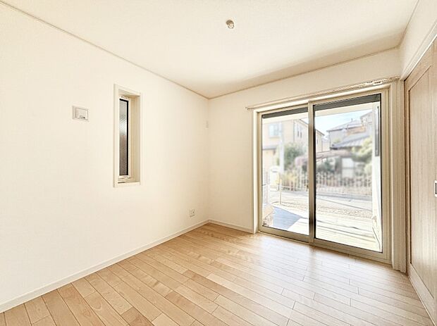 リビング隣接の洋室は目が届きやすいので子供部屋としてもお使いいただけます。