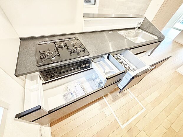 使いやすさを優先したスライド式収納タイプ！