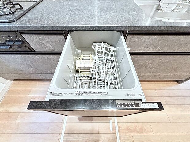 面倒なお片づけは食洗機にお任せ！家事の負担が減って、時間にも気持ちにもゆとりができます。