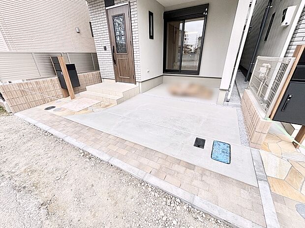 目の前が駐車場だと、雨の日も、大量にお買い物をした時も便利ですよね