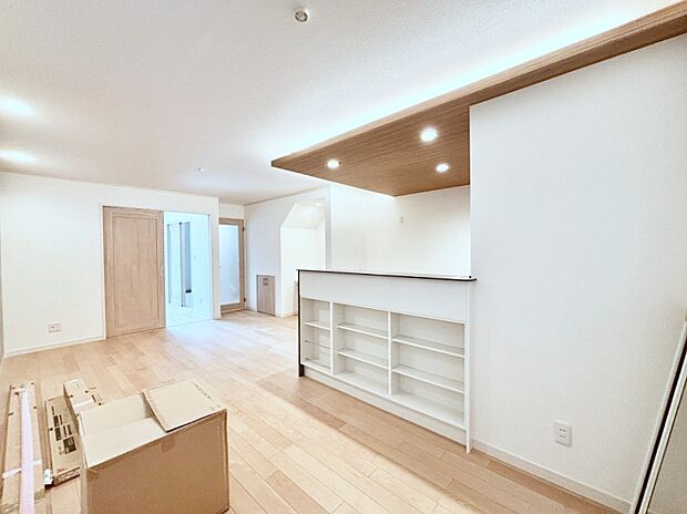 家族の笑顔が自然と生まれてくる、そんな雰囲気のダイニングに仕上がっています。