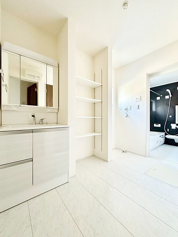 キッチンとの動線を考慮した水廻り集中設計で忙しい時間の家事もラクラク