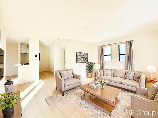 ご家族の賑やかな話し声で包まれる明るいリビング  ※家具はCGです